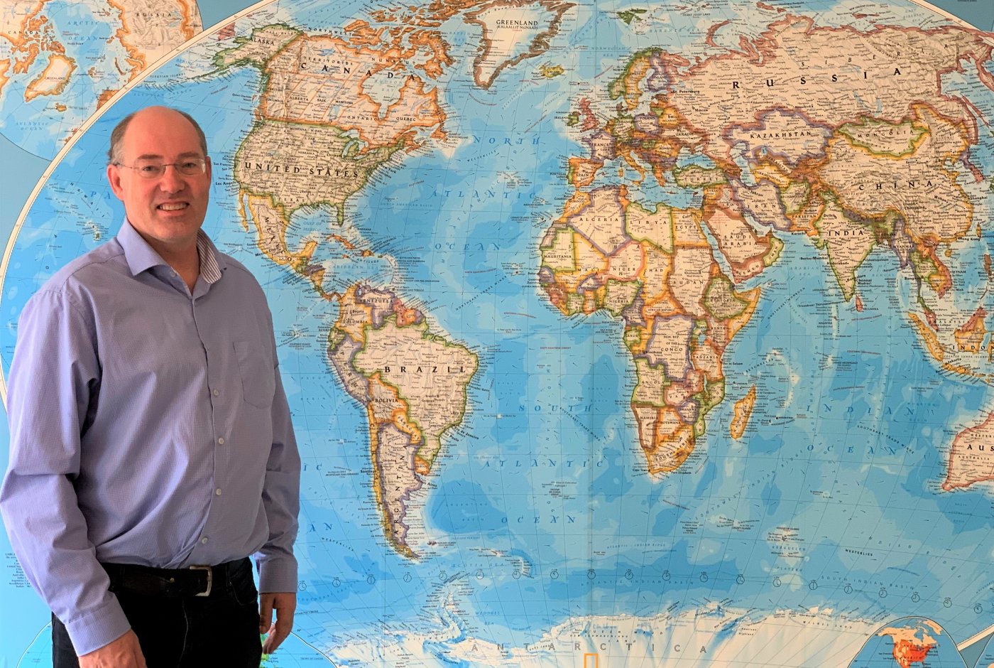 Carsten Rahbek in front of a world map