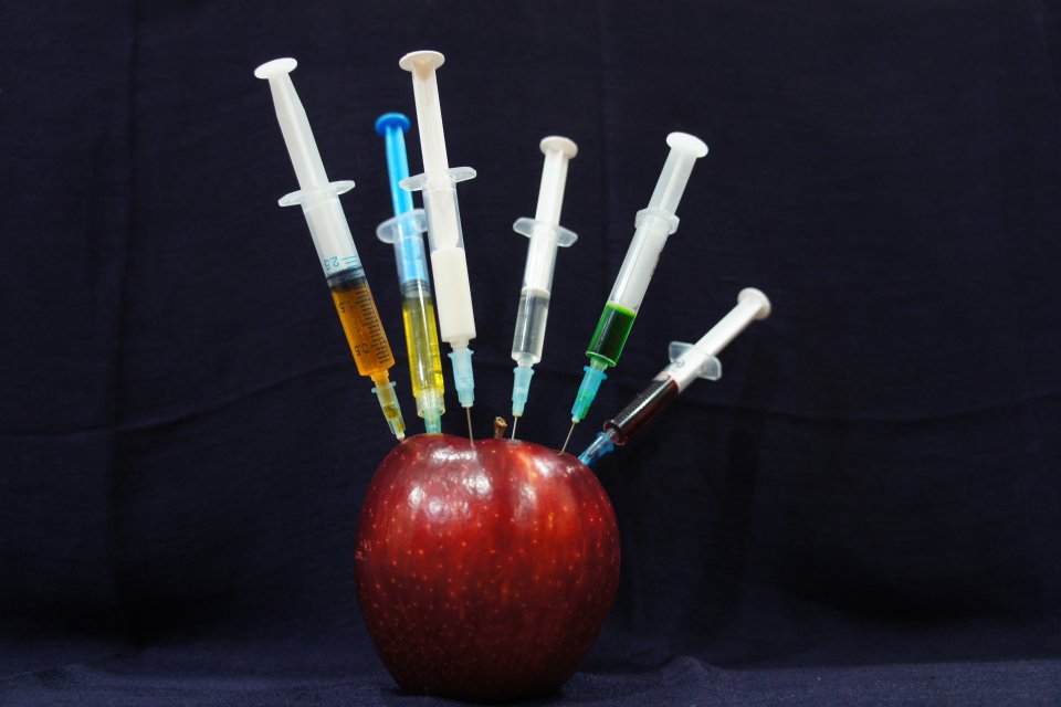 Six injections in a red apple