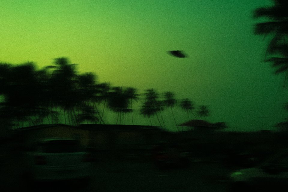 an image with an ufo