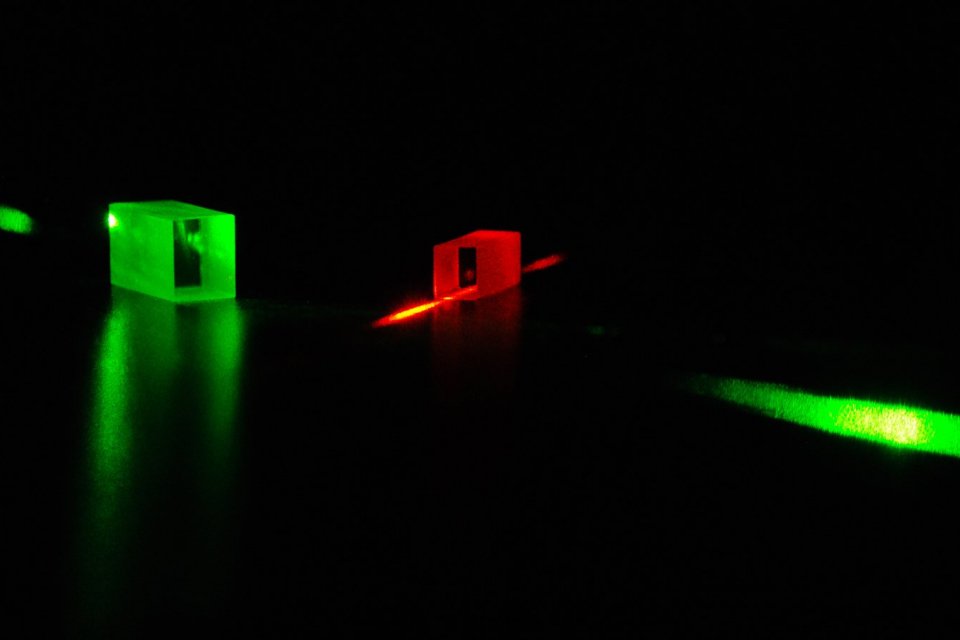 crystals used for storing entangled photons