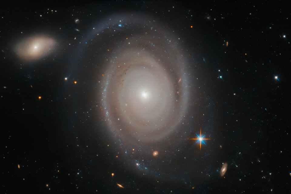  NGC 1706, a spiral galaxy about 230 million light-years away